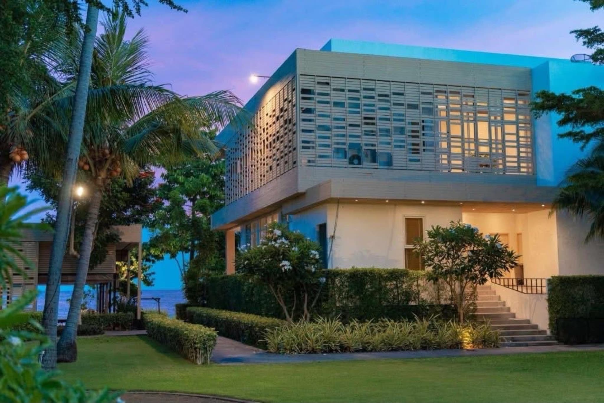 World-class Beachfront Villa
